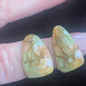 EUC. Women’s Vintage Pastel Green, Peach, & Gold Enamel Huggie Hoops. Pierced.